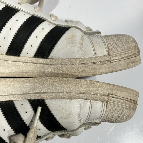 Adidas Superstar sneakers size 7.5 - Picture 8 of 10